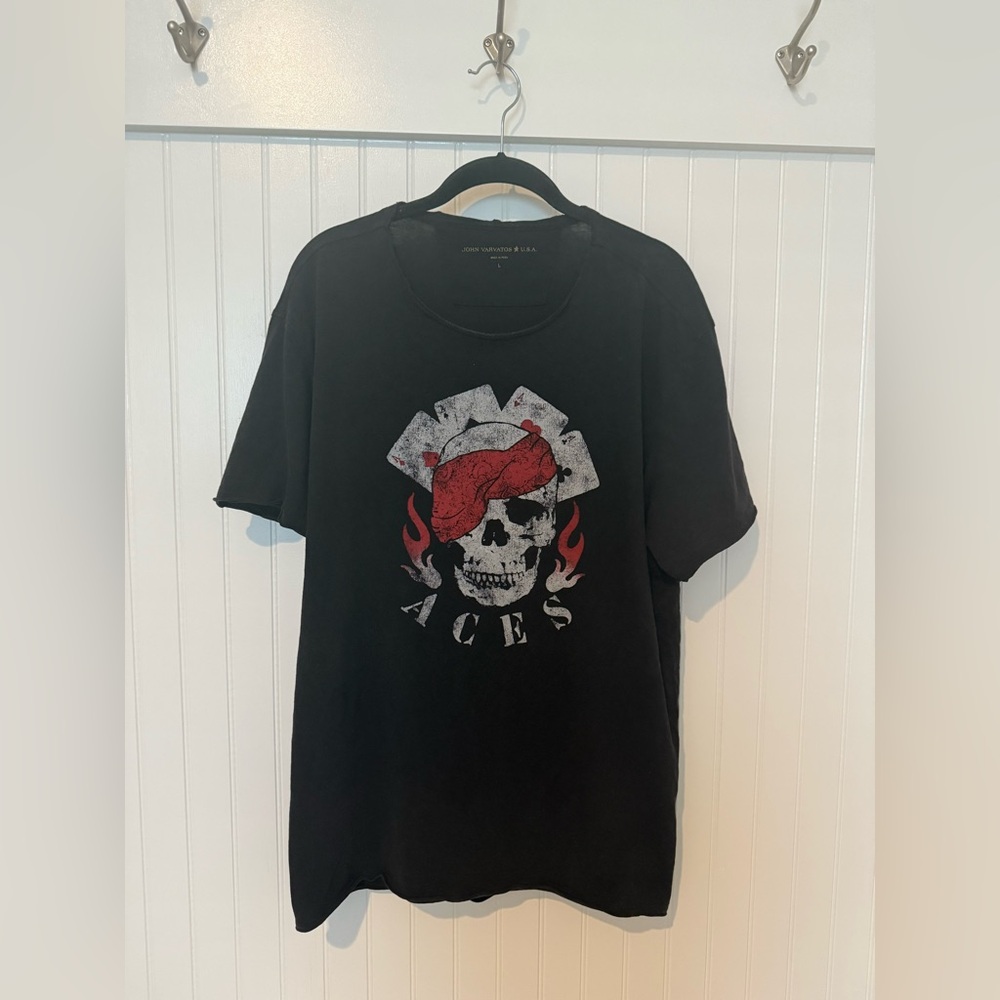 John Varvatos Black T-shirt
Men’s Large